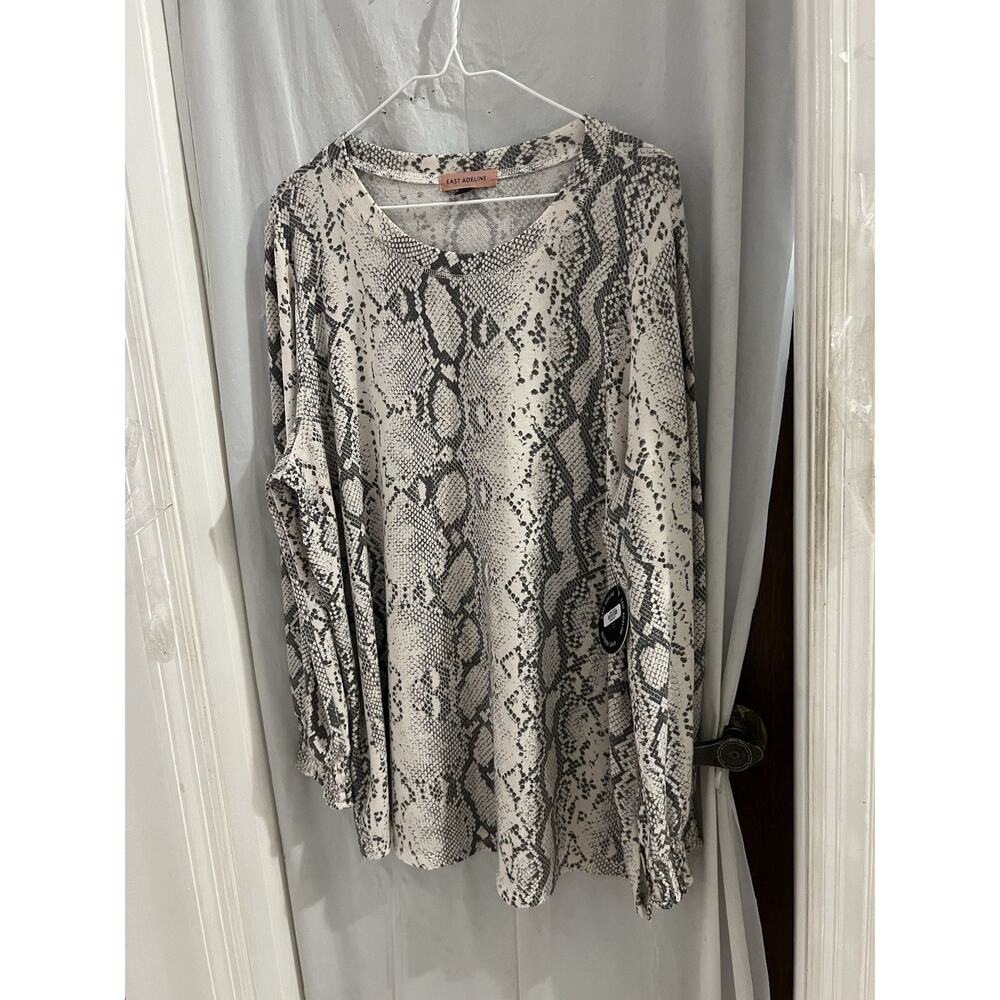 East Adeline Gray White Snake Print French Terry Tee Sz 2x NWT Smocked Wrists